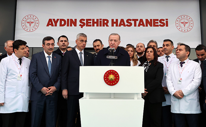 aydin-sehir-hastanesi-acildi-kurdeleyi-baskan-erdogan-kesti-her-acidan-gurur-verici-bir-sifa-merkezini-sehrimi-1769272879694.png