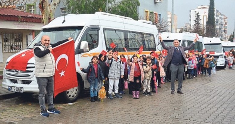 Servisçilerin bayrak coşkusu