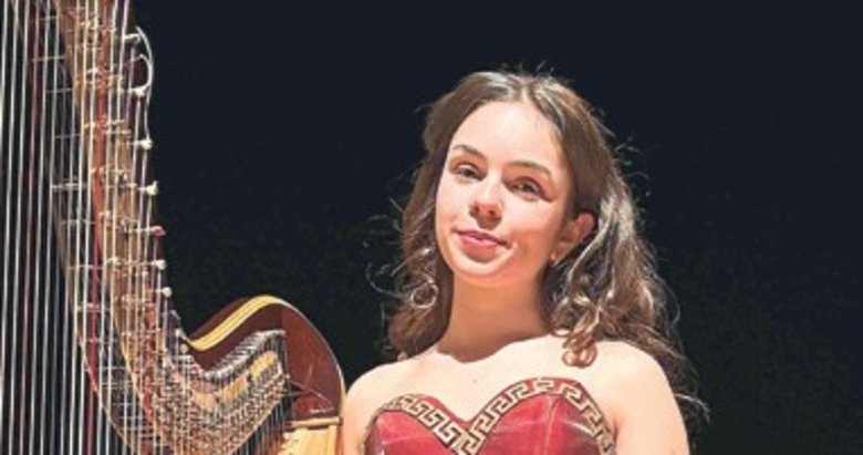 İzmirli Zeynep Milano’da alkışlandı