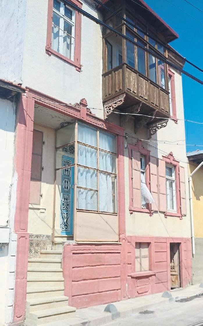 Yunan bayrağına geçit vermedi