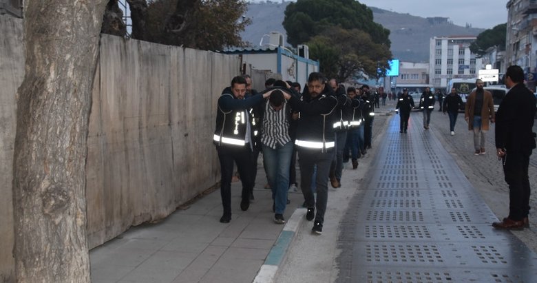 İzmir merkezli operasyonda ’Baybekler’ çetesi çökertildi! 16 şüpheli tutuklandı