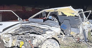 Otomobiller kafa kafaya çarpıştı