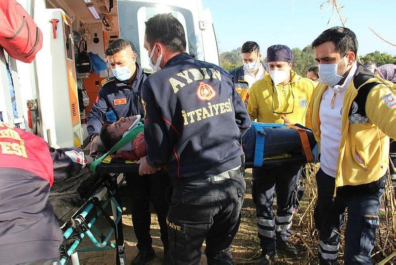 Tarlada çalışan çiftçi, Mergen çayına uçan sürücünün hayatını kurtardı
