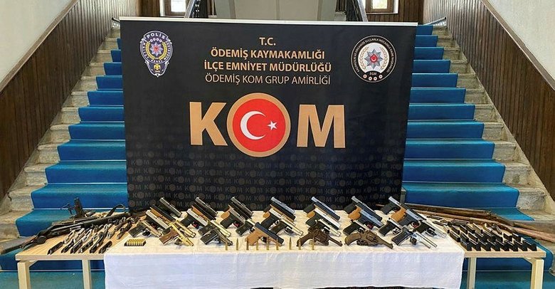 İzmir’de silah kaçakçılığı operasyonu: 2 gözaltı