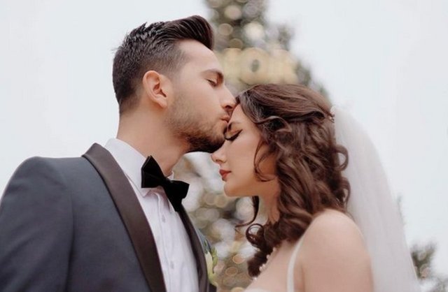 Şarkıcı Ceylan’ın kızı Melodi Bozkurt dünyaevine girdi