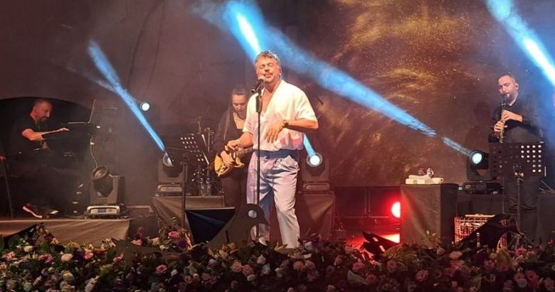 Altın Güvercin Emre Altuğ ile başladı