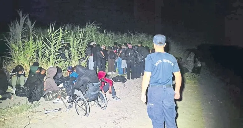 İzmir’de 62 göçmen ve 1 kaçakçı yakalandı