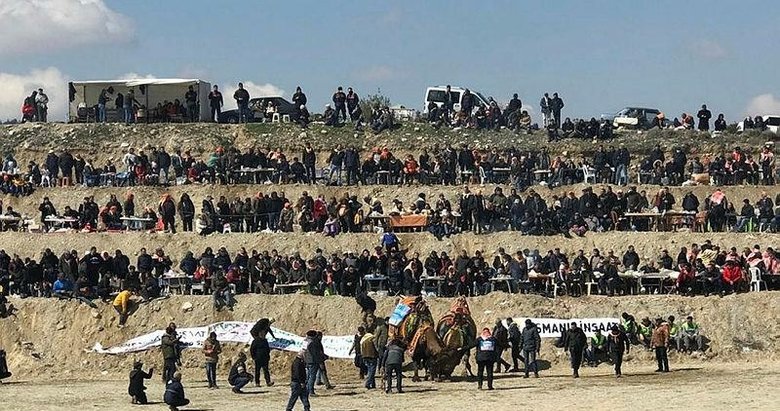 Denizli’de binlerce kişi akın etti! Soğuk havaya aldırış etmediler