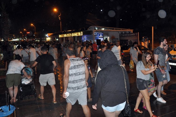 Aydın Didim’de tatilcilere sağanak sürprizi