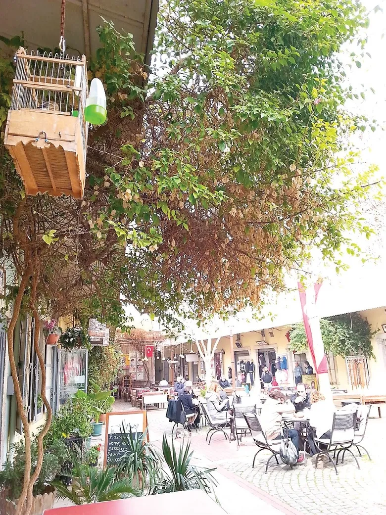 izmirin-zamana-direnen-ticaret-merkezi-kemeralti-1786823792829.jpeg
