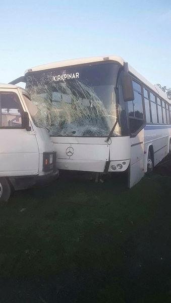 Izmir De Faciadan Donuldu Isci Servis Otobusu Ile Yolcu Minibusu Carpisti Izmir Haberleri