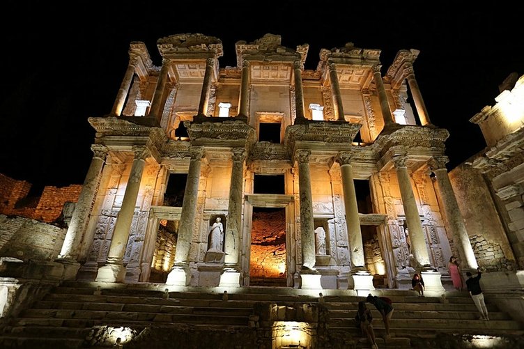 Efes Antik Kenti’nde gece müzeciliği bugün başlıyor