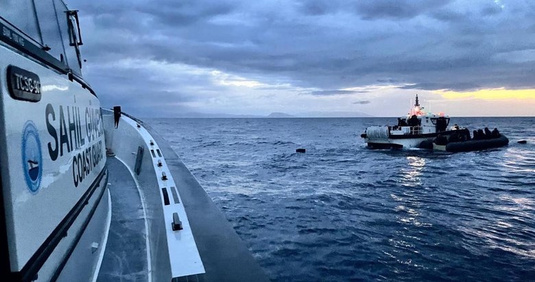 İzmir açıklarında 17 düzensiz göçmen kurtarıldı