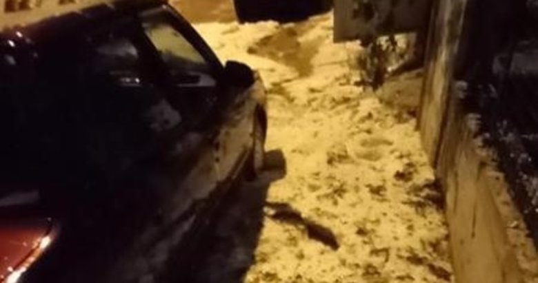 Uşak’ta etkili olan dolu yağışı mahalle sakinlerini korkuttu