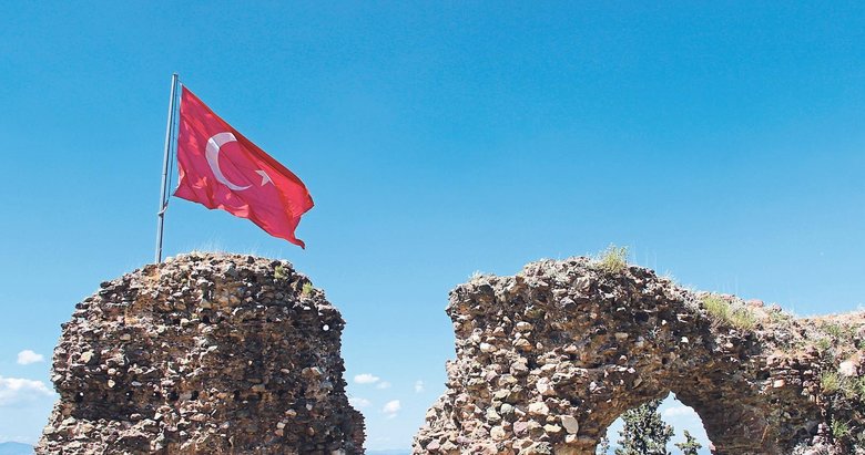 Manisa Kalesi yok olma tehlikesiyle karşı karşıya