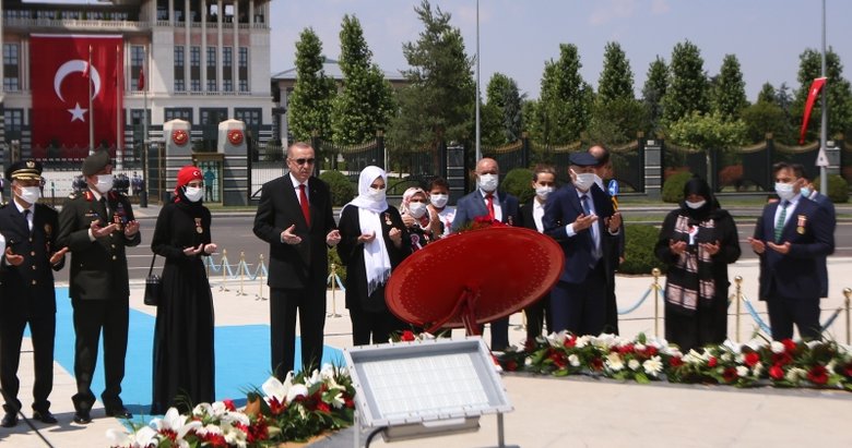 Son dakika: Başkan Erdoğan’dan 15 Temmuz Anıtı’na çelenk