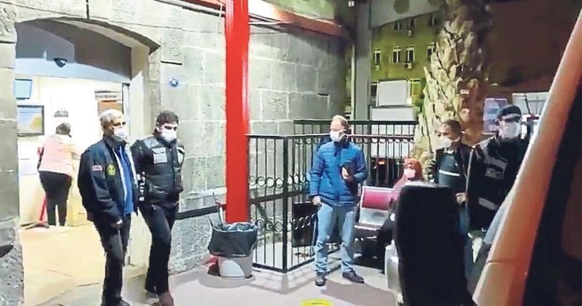Garson Desifre Etti Orgutun Agi Coktu