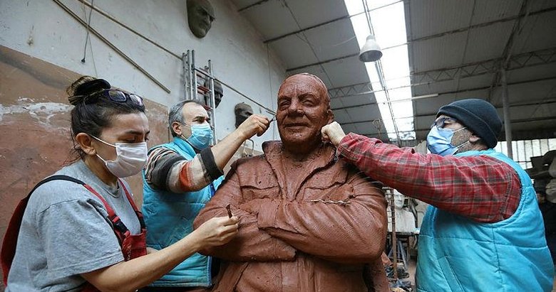 CHP’li Buca Belediyesi Bekir Coşkun’un heykelini açmaya hazırlanıyor