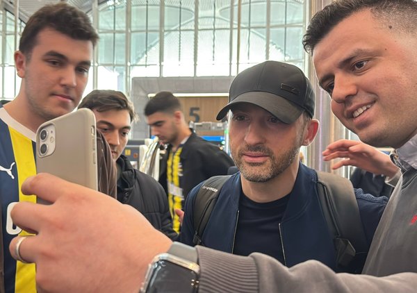 fenerbahce-taraftari-onu-cok-sevdi-domenico-tedesco-istanbuldan-ayrildi-1777625373863.jpg