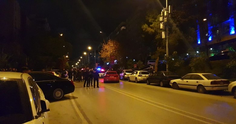 izmir de silahli saldiri 2 olu tek suclari yoldan gecmek izmir haberleri