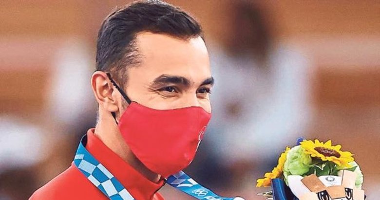 Paris’te tarihe geçmek istiyor