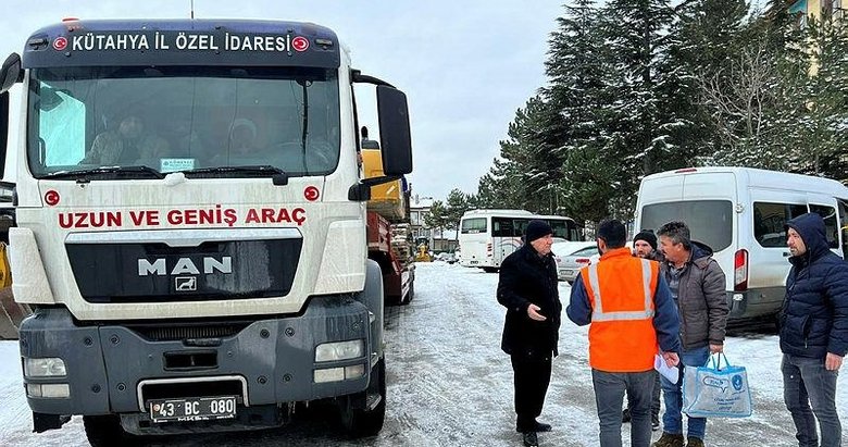 Deprem bölgesine Kütahya’dan ağır iş makineleri, kamyonlar ve yükleyiciler gönderildi