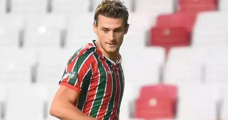 Karşıyaka futbolcusu Fatih Taşdelen kırılan parmağından ameliyat oldu