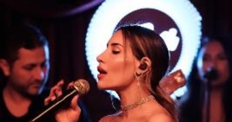 Genç şarkıcı Yağmur Hızal göz doldurdu