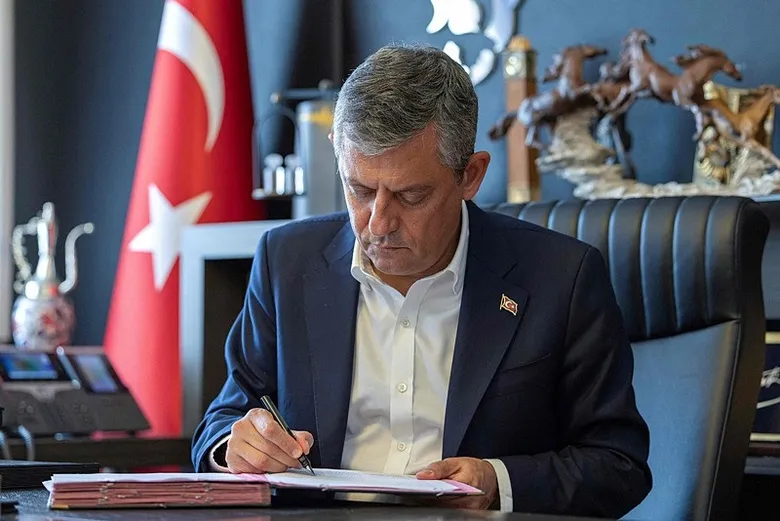 mecliste-koltuk-dagilimi-degisti-chp-44-vekille-5-siraya-geriledi-1784892486369.jpeg