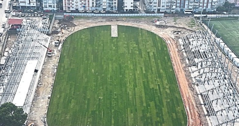 Adnan Menderes Stadı’nda çim serildi