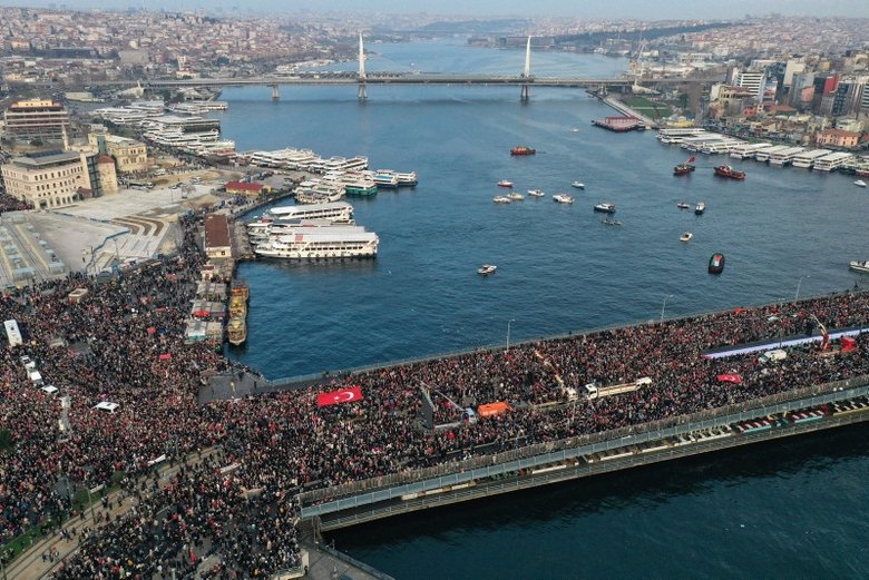 Teröre lanet Filistin’e destek! On binler Galata’ya akın etti