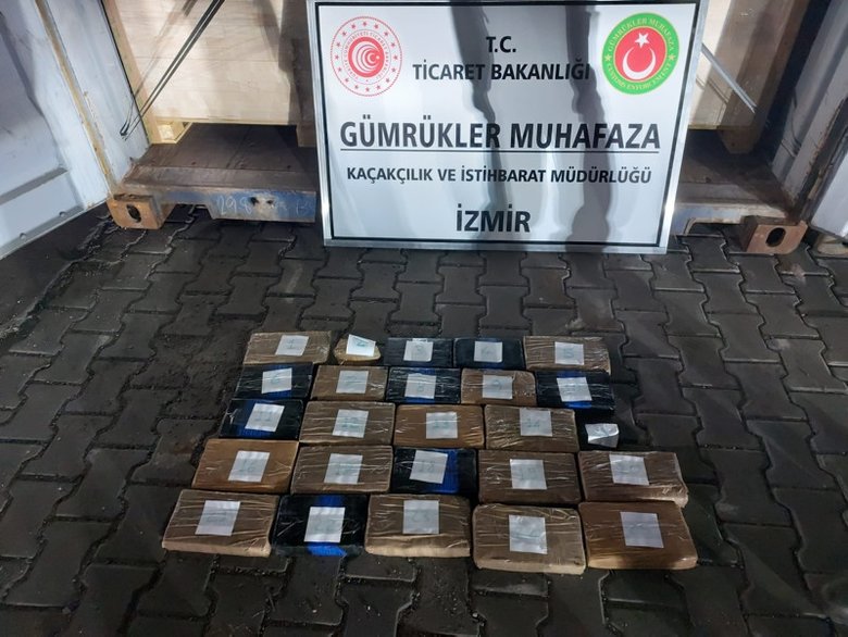 Ekvador’dan İzmir’e gelen gemide 25,8 kilo kokain ele geçirildi