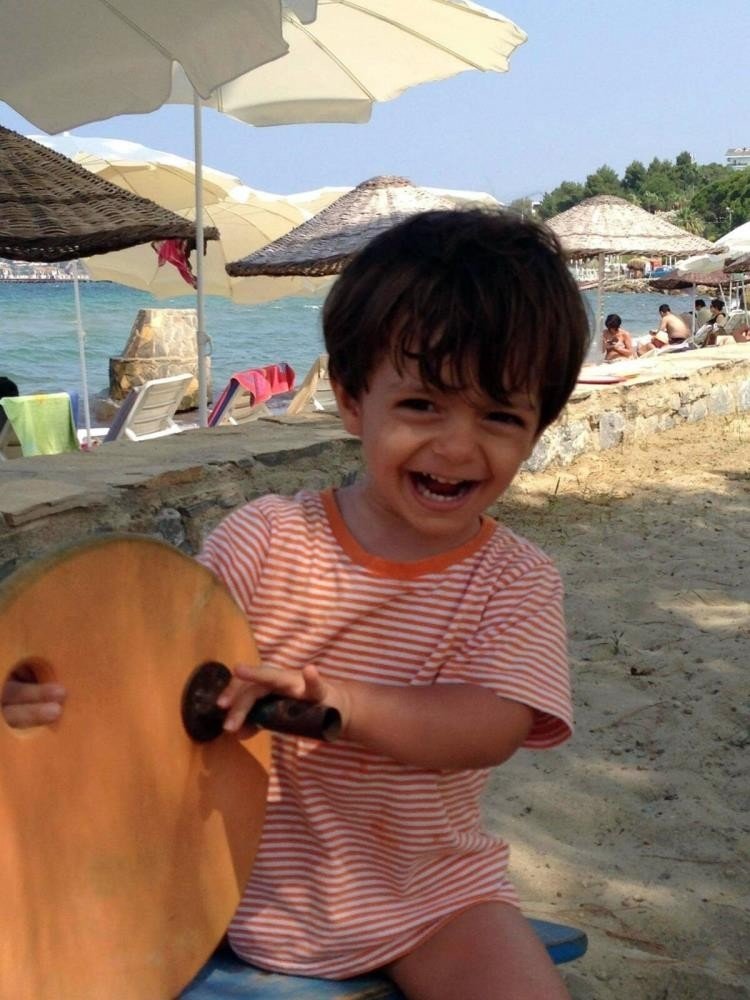 Okul servisinde unutularak hayatını kaybeden Alperen’in ailesine tazminat kararı