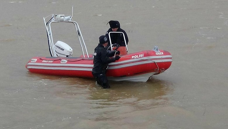 Şiddeti lodos fırtınası arama faaliyetlerini olumsuz etkiliyor