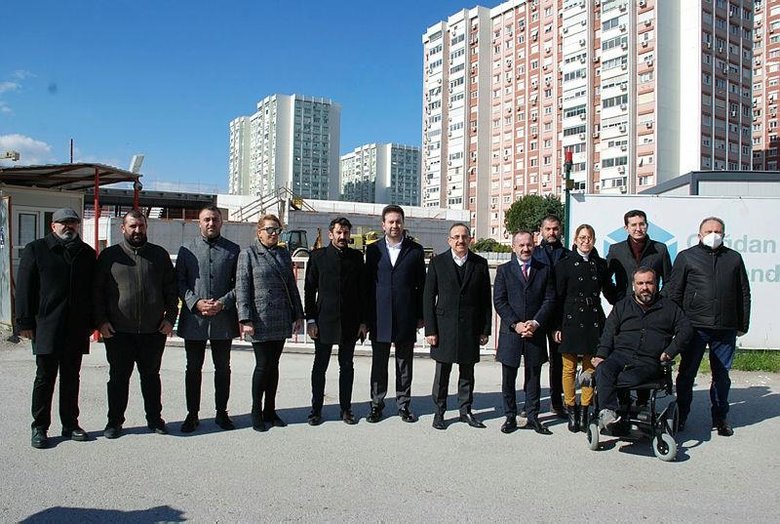 İzmir’de AK Partili Sürekli’den opera binası çıkışı: Salyangoz hızıyla dahi yol almıyor