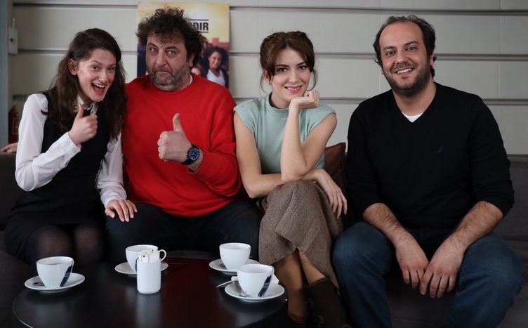 Aşk Kumardır oyuncuları Elit Andaç Çam, Barış Yıldız, Efe Tunçer: Bir Erkek Bir Kadın’ın paltosundan çıktık