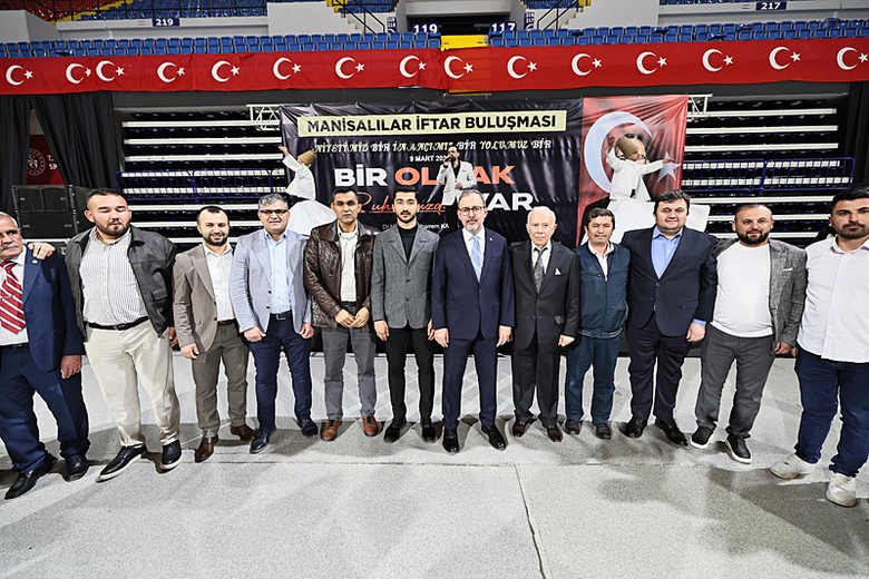 ak-parti-izmir-milletvekili-kasapoglu-izmirde-manisalilarla-iftar-sofrasinda-bulustu-gonul-kapimiz-her-zaman-a-1773160441512.png