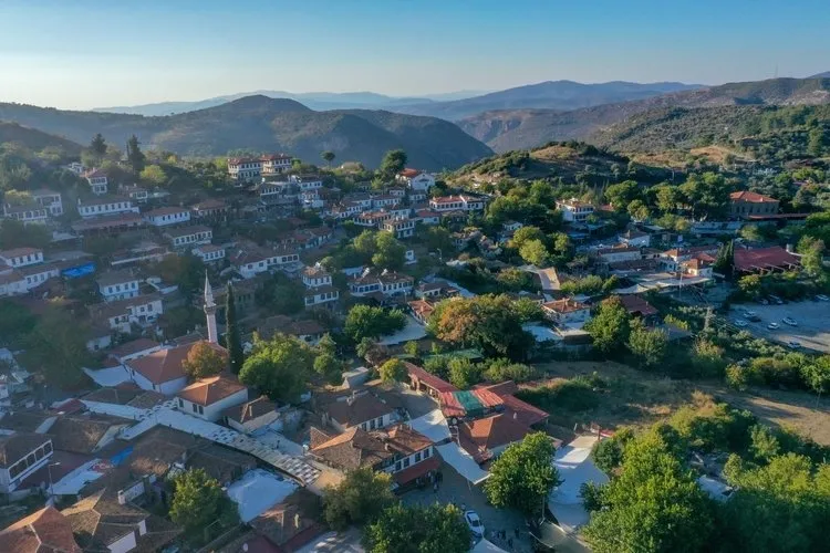 izmirde-sicaklardan-bunalanlara-serinleten-rota-izmirde-yapilacak-en-eglenceli-aktiviteler-1783936421555.jpg