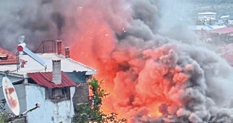 Aydın’da korkutan yangın: 2 katlı ev alevlere teslim oldu