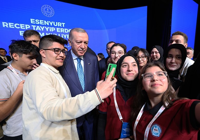 Başkan Erdoğan duyurdu: 1381 engelli öğretmen ataması yapılacak