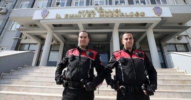 Aydınlı ikiz polisler görev başında