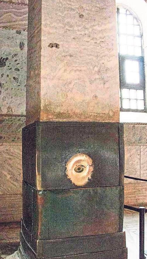 Ayasofya’da mermer sütundaki oyuğun sırrı