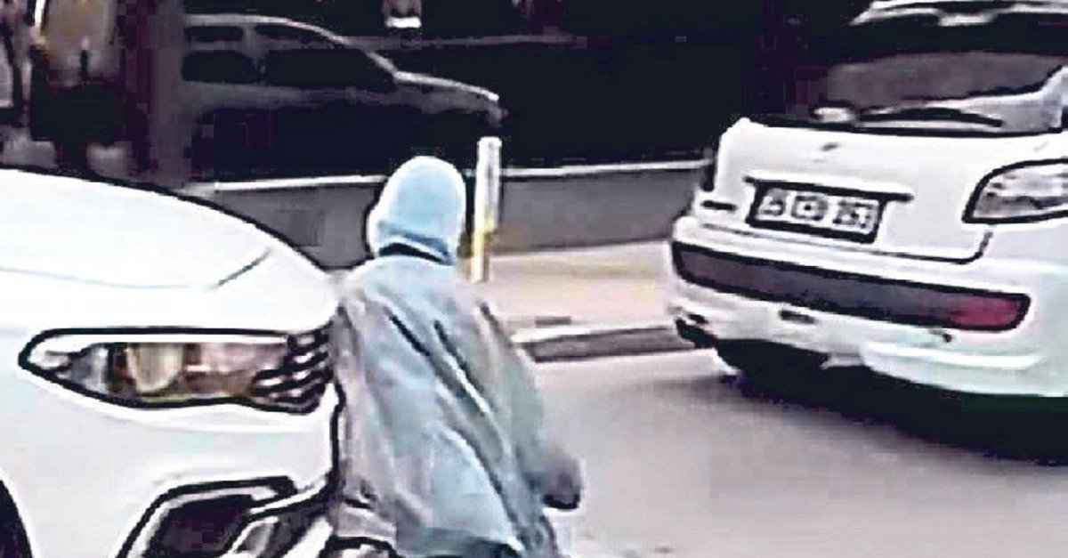 İzmir'de tuzak gibi mazgal! Ayağı takılan genç kıza araba çarptı