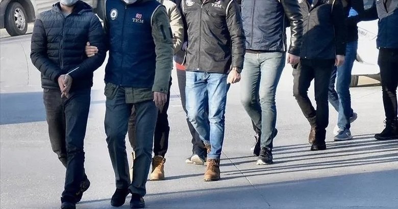 İzmir’de FETÖ operasyonu: 6’sı polis 9 gözaltı