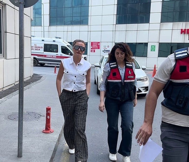 uyusturucu-sorusturmasinda-serenay-sarikaya-gozaltina-alindi-1779703686211.jpeg