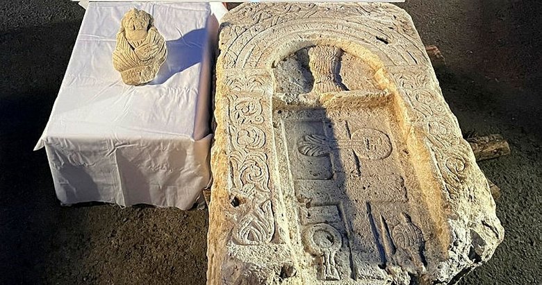 Kütahya’da Hazreti İsa heykeli ile mezar siteli ele geçirildi