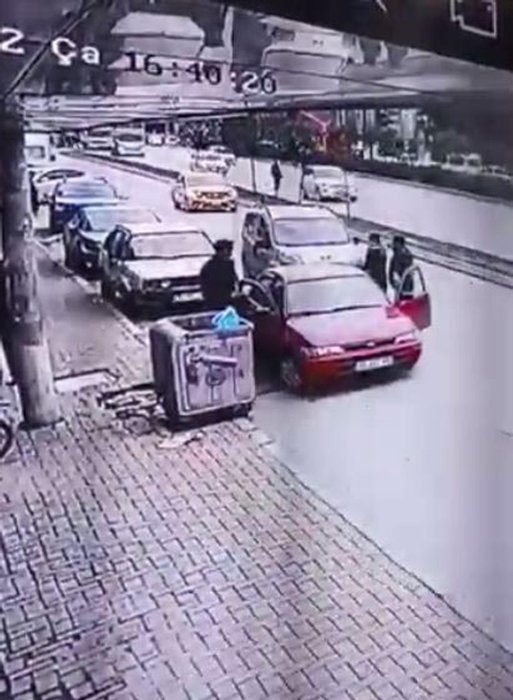 İzmir’de dolandırıcıların bu numarasına kandı! Otomobilinden oldu
