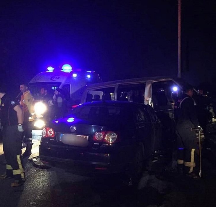 Manisa’da otomobille minibüs çarpıştı: 7 yaralı
