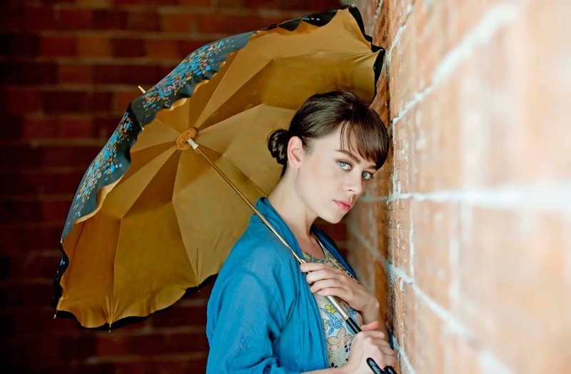 avlu daki deniz in demet evgar kardesi