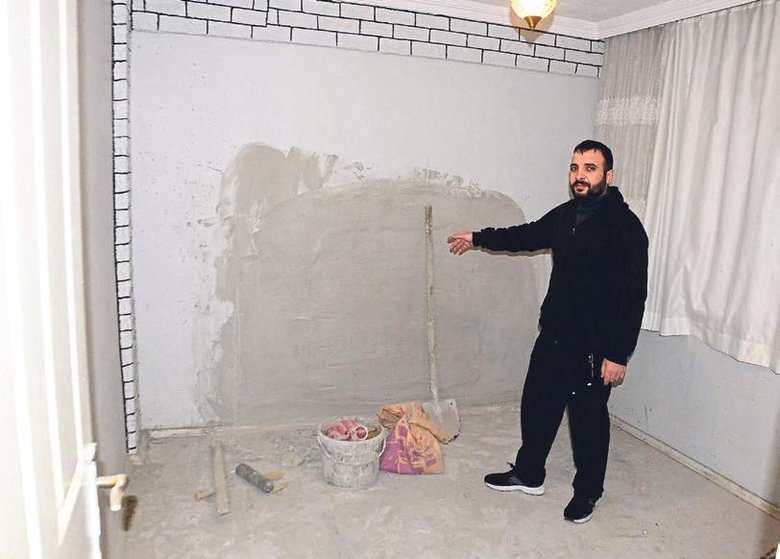 Duvarda delik açıp komşusunu soydu